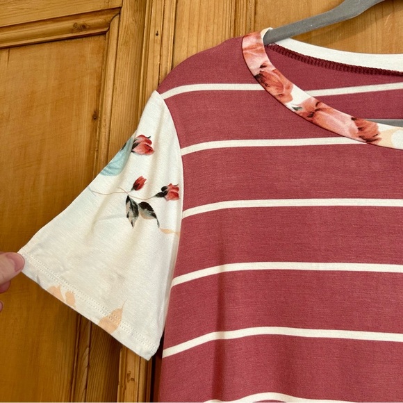 2 for $20 7th Ray Mauve and White Striped Tee with Floral Accents. L - Picture 3 of 6